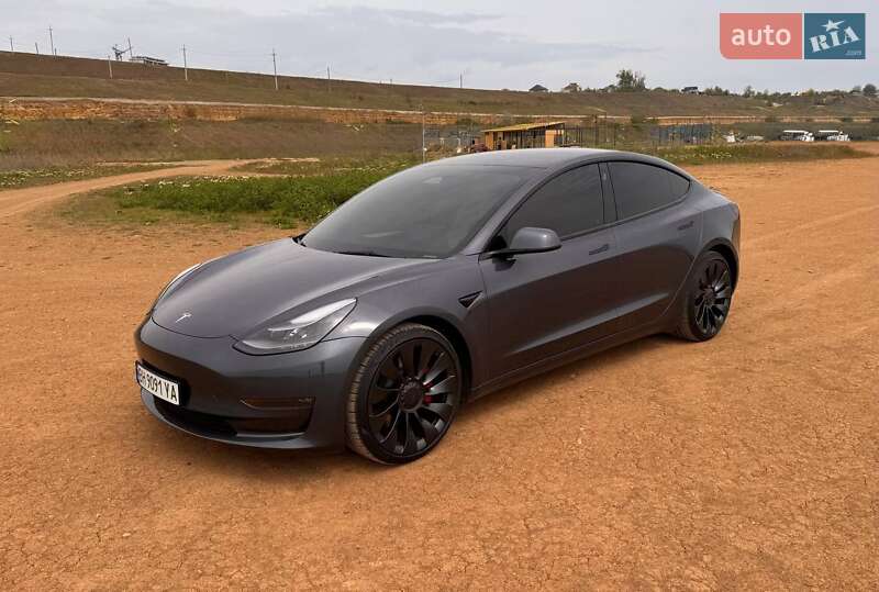 Седан Tesla Model 3 2023 в 
