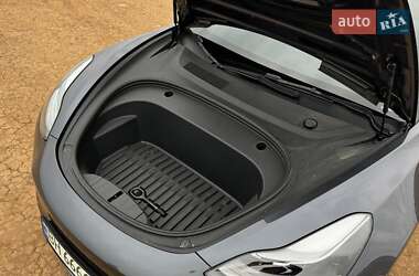 Седан Tesla Model 3 2023 в 