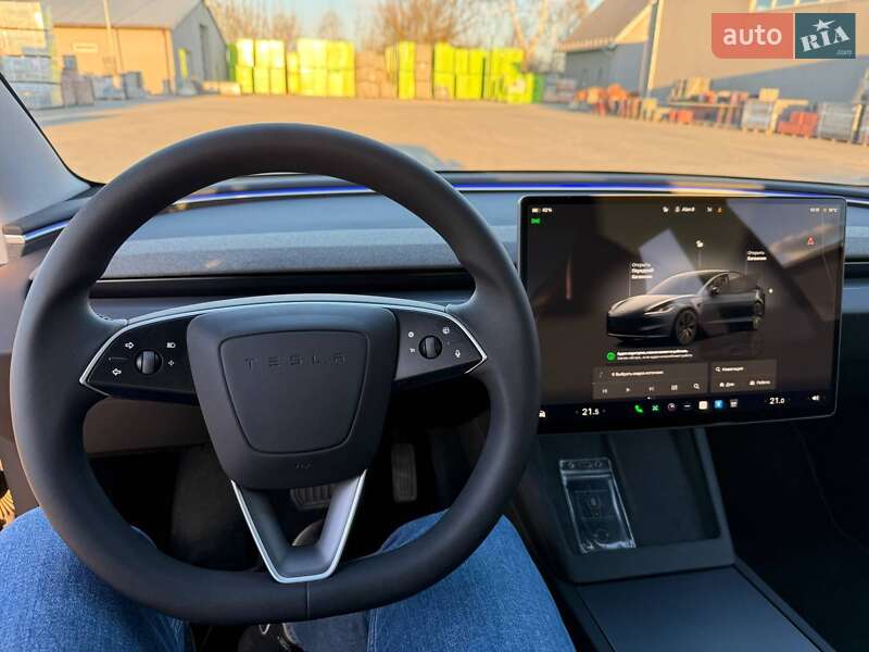 Седан Tesla Model 3 2024 в Луцке