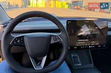 Седан Tesla Model 3 2024 в 