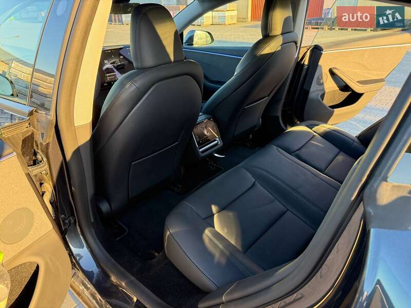 Седан Tesla Model 3 2024 в Луцке
