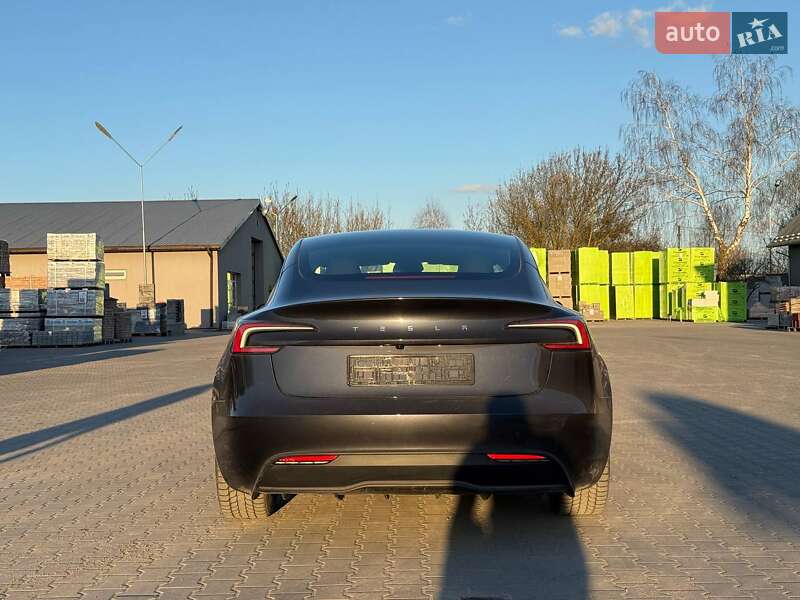 Седан Tesla Model 3 2024 в Луцке