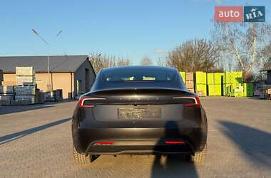 Седан Tesla Model 3 2024 в 