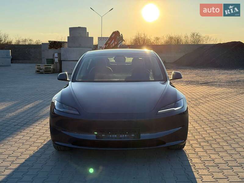 Седан Tesla Model 3 2024 в Луцке
