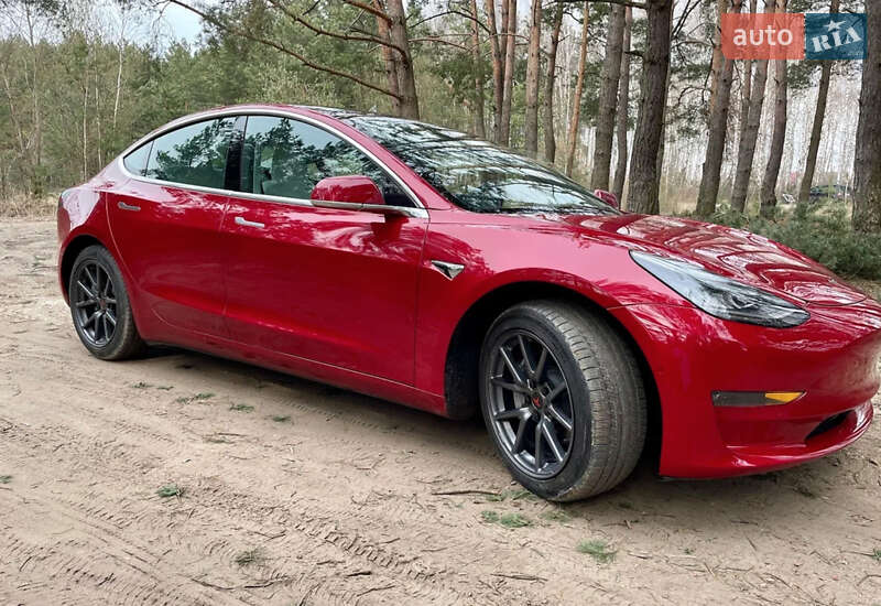 Седан Tesla Model 3 2018 в Тернополе