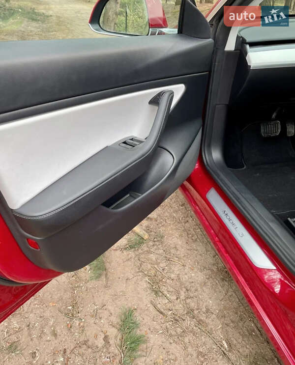 Седан Tesla Model 3 2018 в Тернополе