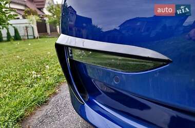 Седан Tesla Model 3 2020 в 