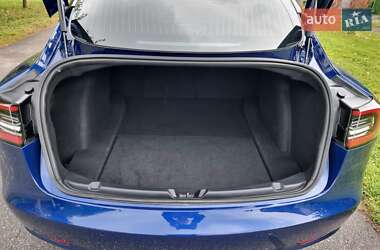 Седан Tesla Model 3 2020 в 