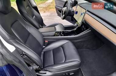 Седан Tesla Model 3 2020 в 