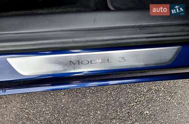 Седан Tesla Model 3 2020 в 