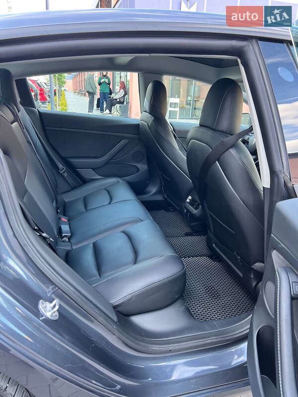 Седан Tesla Model 3 2022 в Луцьку