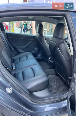 Седан Tesla Model 3 2022 в 