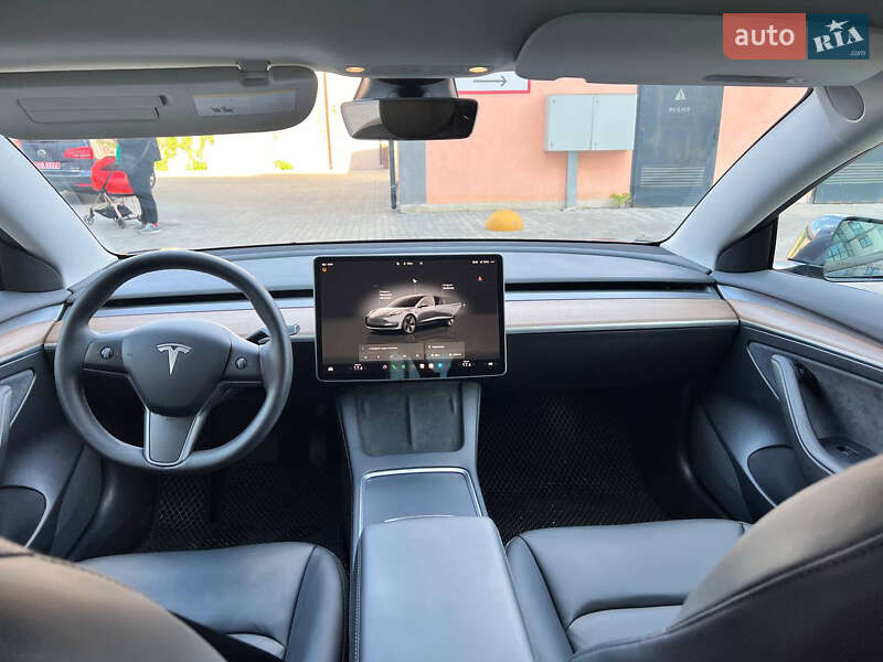 Седан Tesla Model 3 2022 в Луцьку