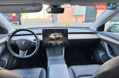 Седан Tesla Model 3 2022 в 