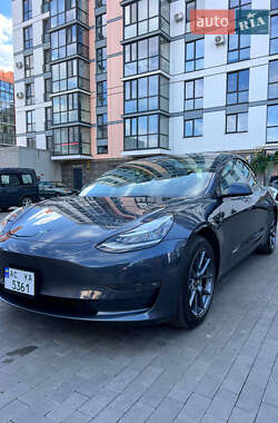 Седан Tesla Model 3 2022 в 