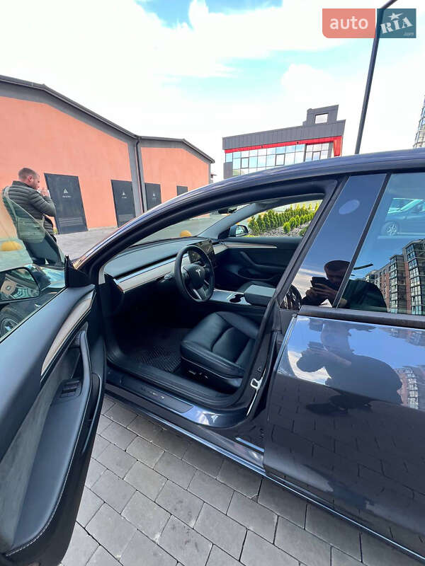 Седан Tesla Model 3 2022 в Луцьку