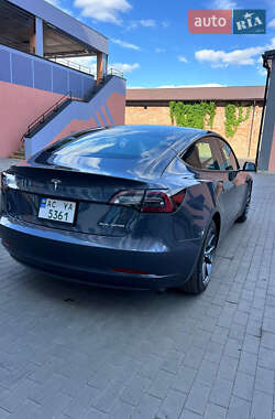 Седан Tesla Model 3 2022 в 