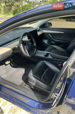 Седан Tesla Model 3 2022 в 