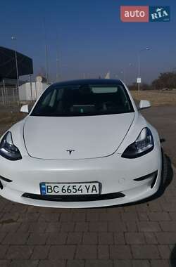 Седан Tesla Model 3 2019 в Львове