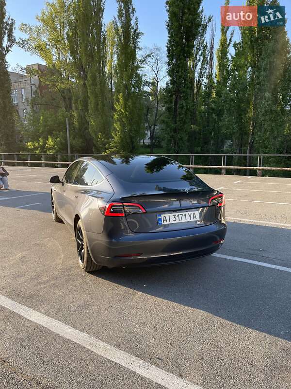 Седан Tesla Model 3 2022 в Києві