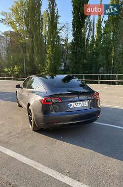 Седан Tesla Model 3 2022 в 