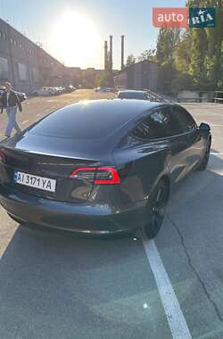 Седан Tesla Model 3 2022 в 