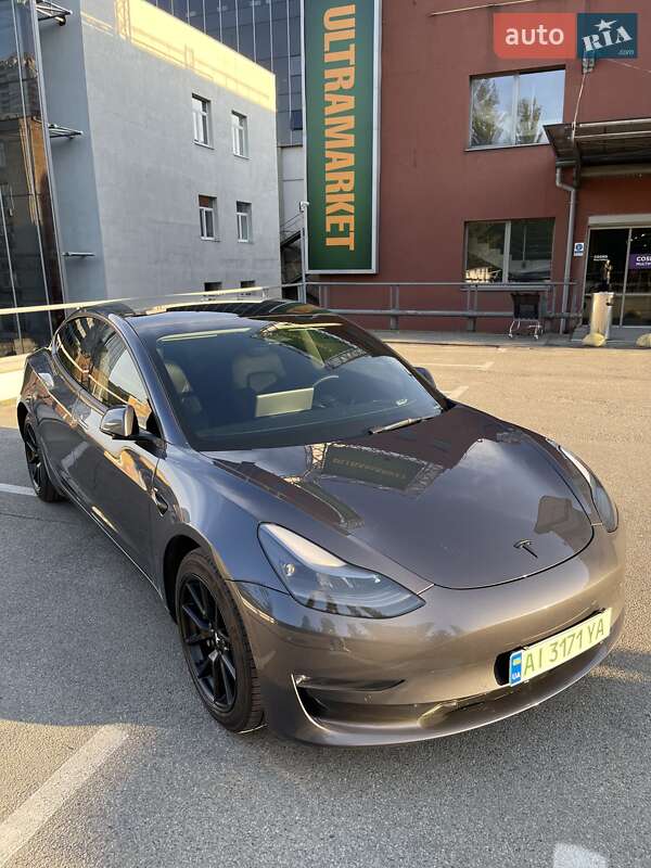 Седан Tesla Model 3 2022 в Києві