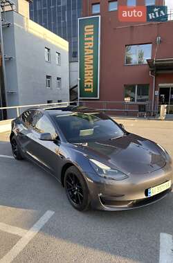 Седан Tesla Model 3 2022 в 