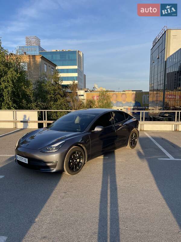 Седан Tesla Model 3 2022 в Києві