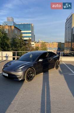 Седан Tesla Model 3 2022 в 