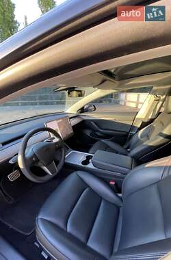 Седан Tesla Model 3 2022 в 