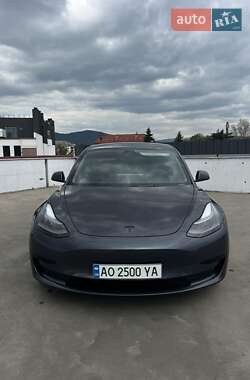 Седан Tesla Model 3 2022 в Мукачево