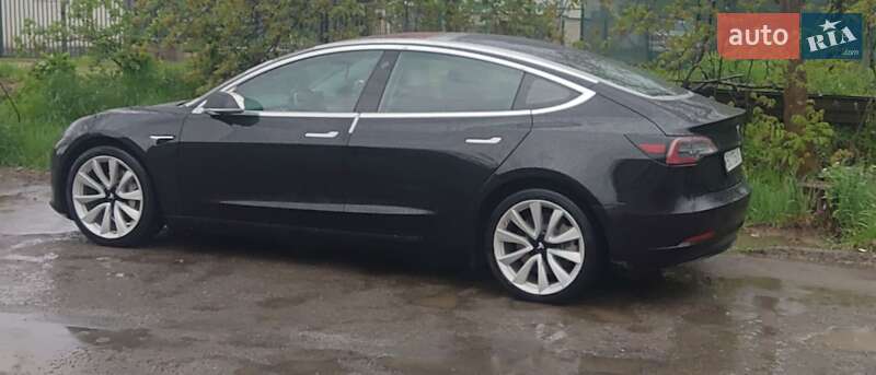 Седан Tesla Model 3 2018 в Львове
