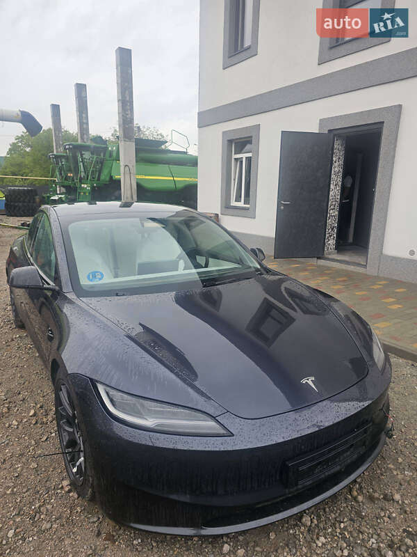 Седан Tesla Model 3 2024 в Днепре