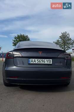 Седан Tesla Model 3 2022 в 