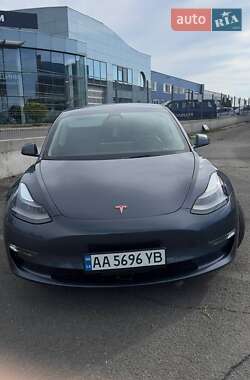 Седан Tesla Model 3 2022 в 