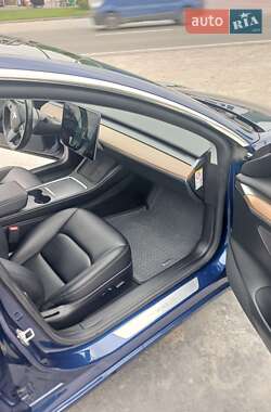 Седан Tesla Model 3 2019 в 