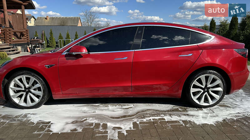 Седан Tesla Model 3 2019 в Львові
