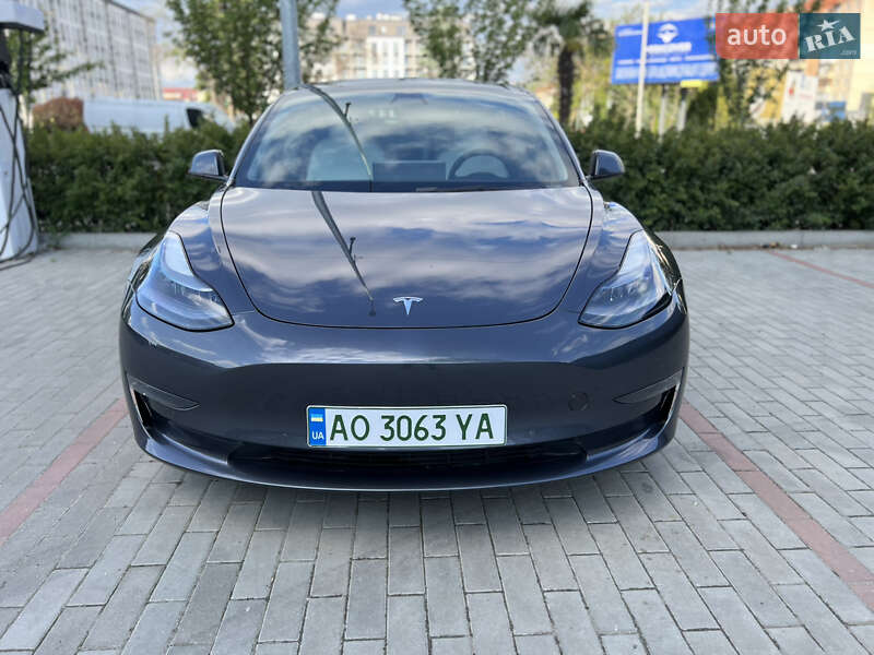 Седан Tesla Model 3 2022 в Ужгороде