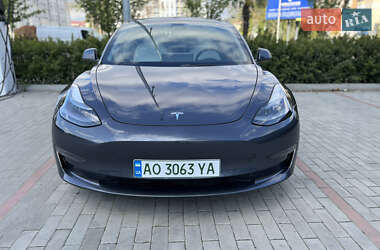 Седан Tesla Model 3 2022 в 