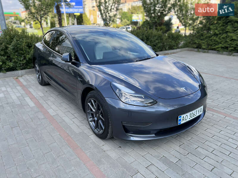 Седан Tesla Model 3 2022 в Ужгороде