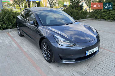 Седан Tesla Model 3 2022 в 