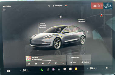 Седан Tesla Model 3 2022 в 