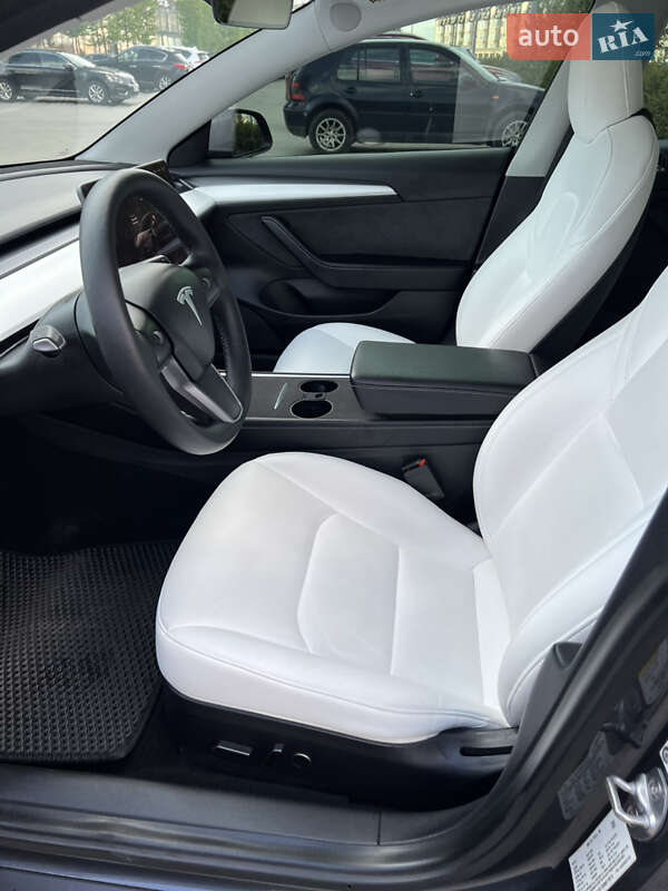 Седан Tesla Model 3 2022 в Ужгороде