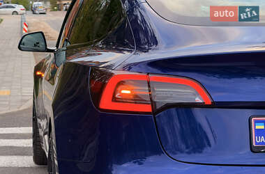 Седан Tesla Model 3 2019 в 