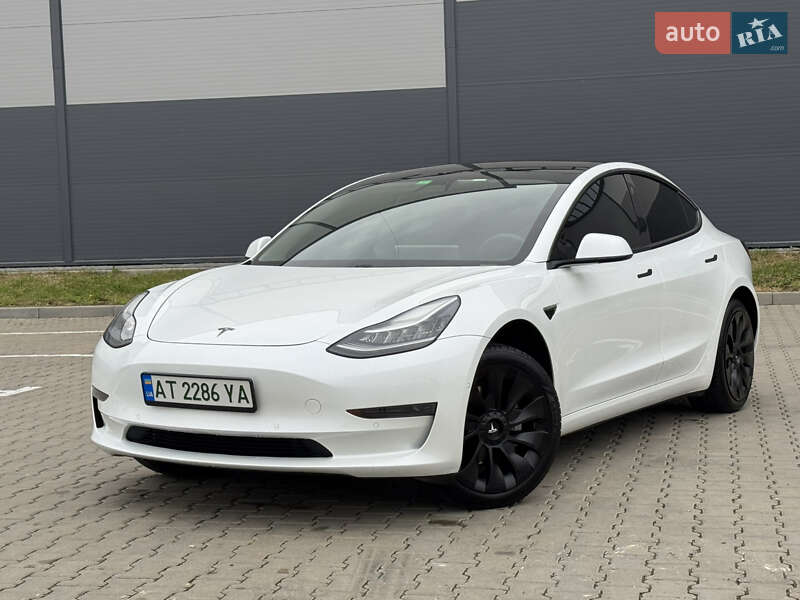 Седан Tesla Model 3 2020 в 