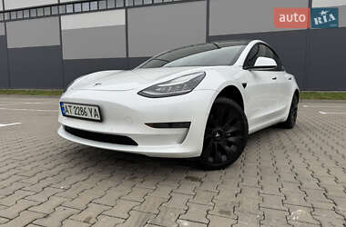 Седан Tesla Model 3 2020 в 