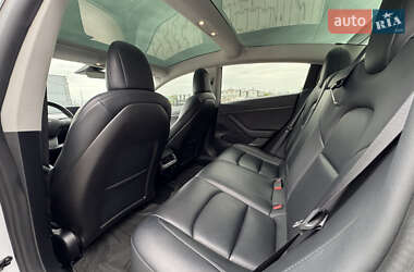 Седан Tesla Model 3 2020 в 