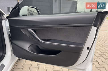 Седан Tesla Model 3 2020 в 