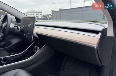 Седан Tesla Model 3 2020 в 
